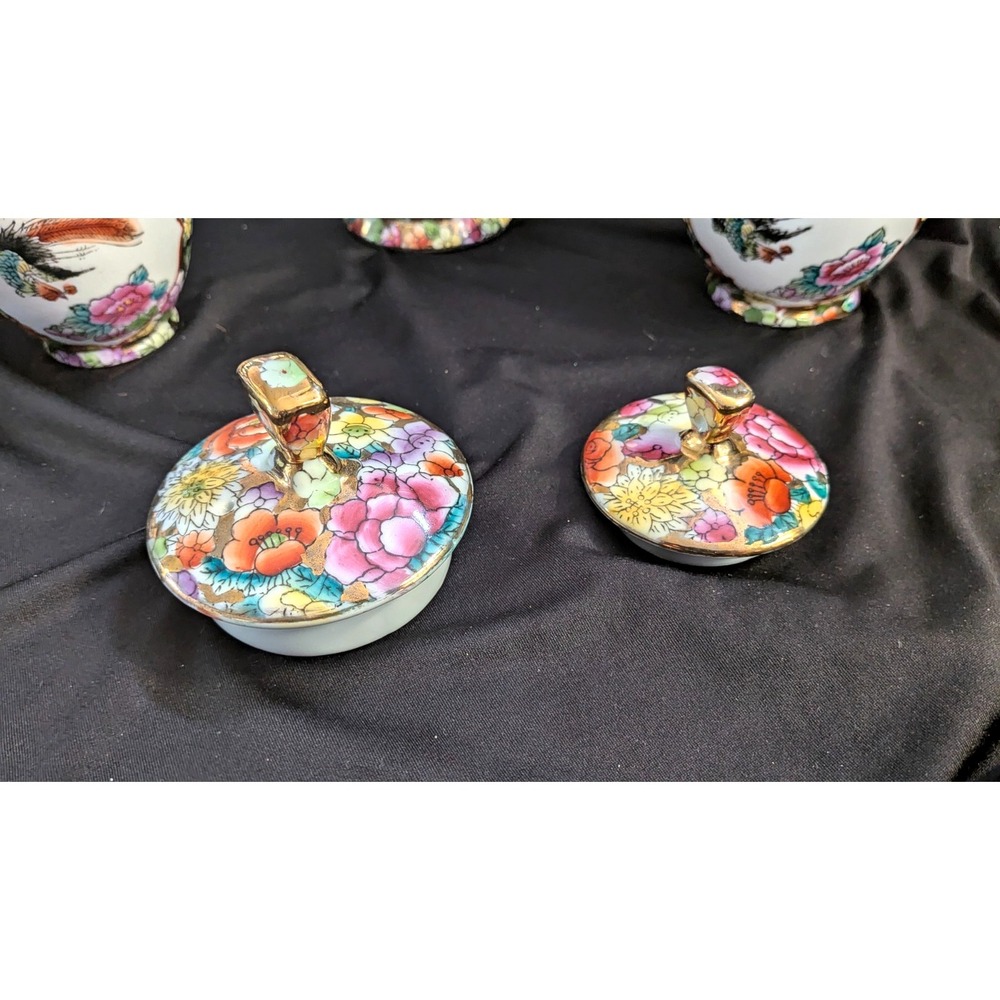 3 PIECE VINTAGE TEA SET. TEA POT, SUGAR CONTAINER AND CREAM.